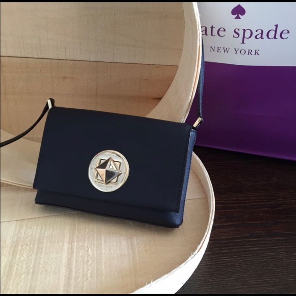 HP!! 🎉🎉 EUC Kate Spade Navy Sally Crossbody.